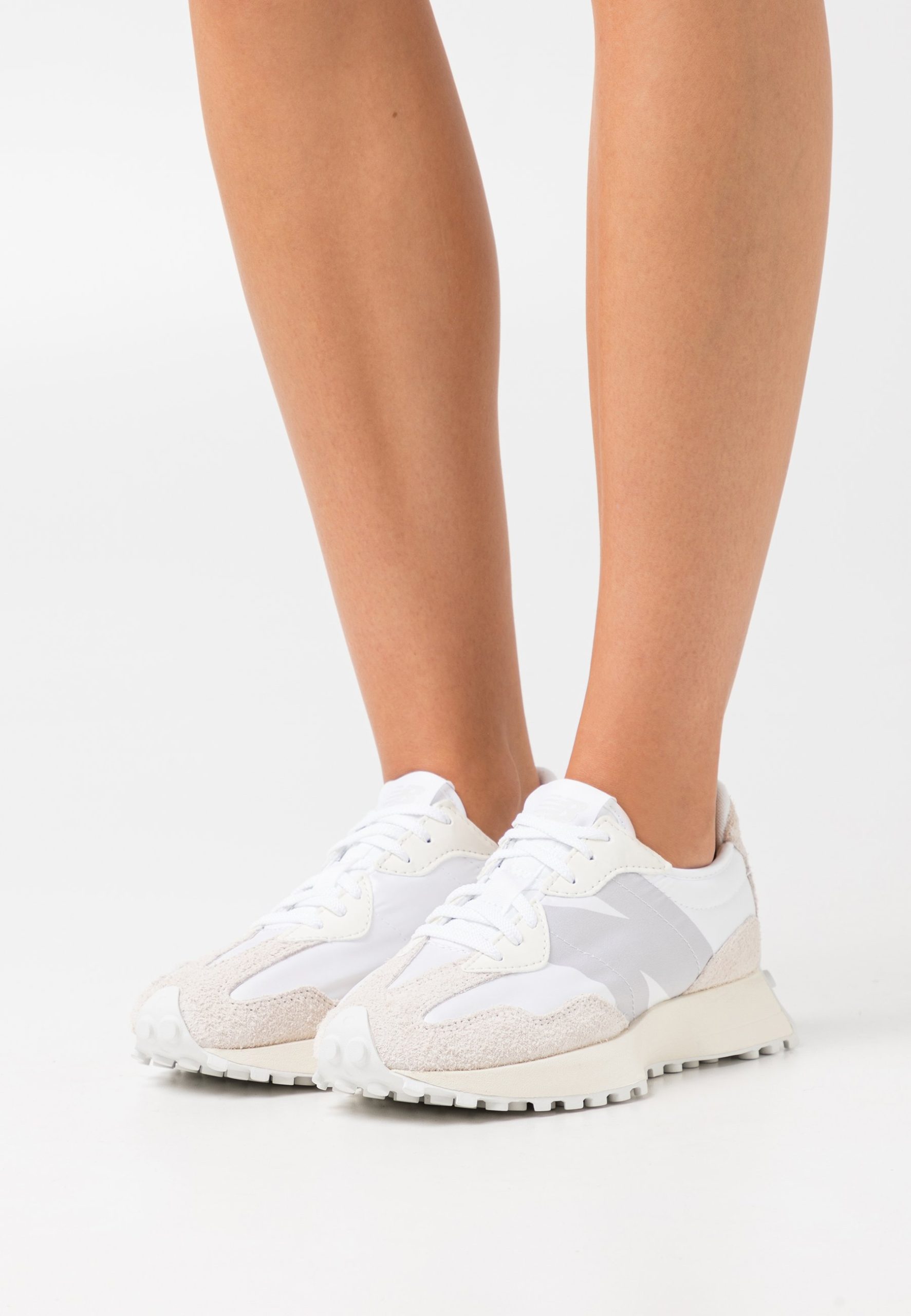 new-balance-327-weiss-542mew.jpg
